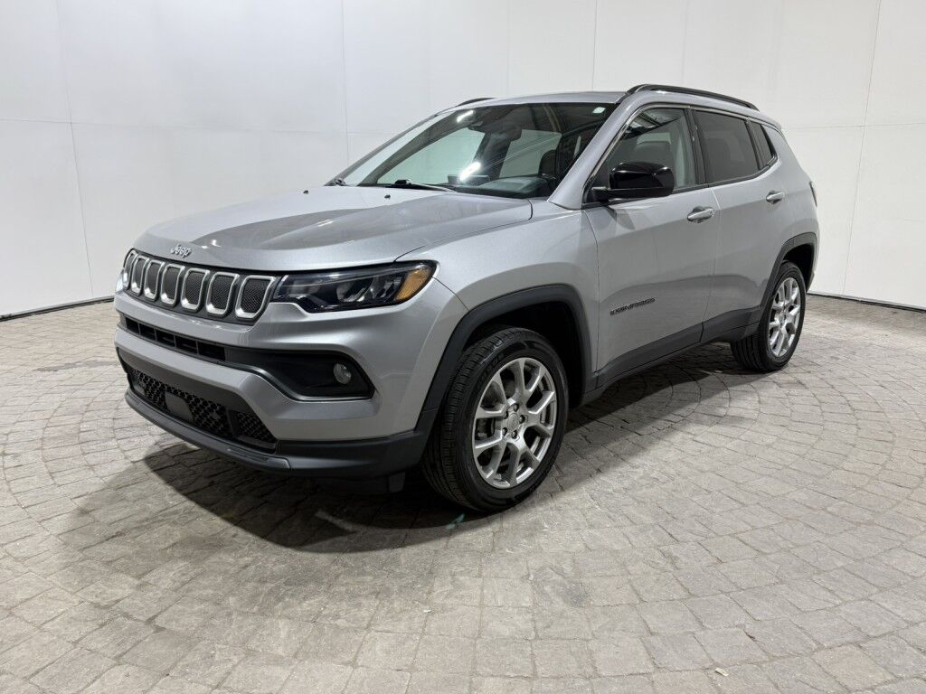 2022 Jeep Compass Latitude Lux 4WD w/Panoramic Moon Maumee OH