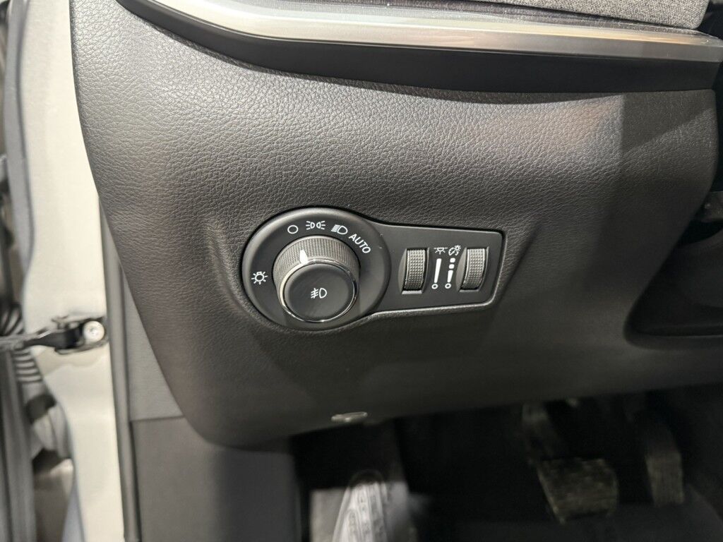 2022 Jeep Compass Latitude Lux 4WD w/Panoramic Moon Maumee OH