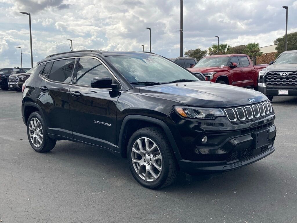 2022 Jeep Compass Latitude Lux