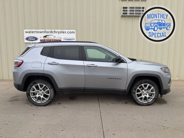 2022 Jeep Compass Latitude Lux