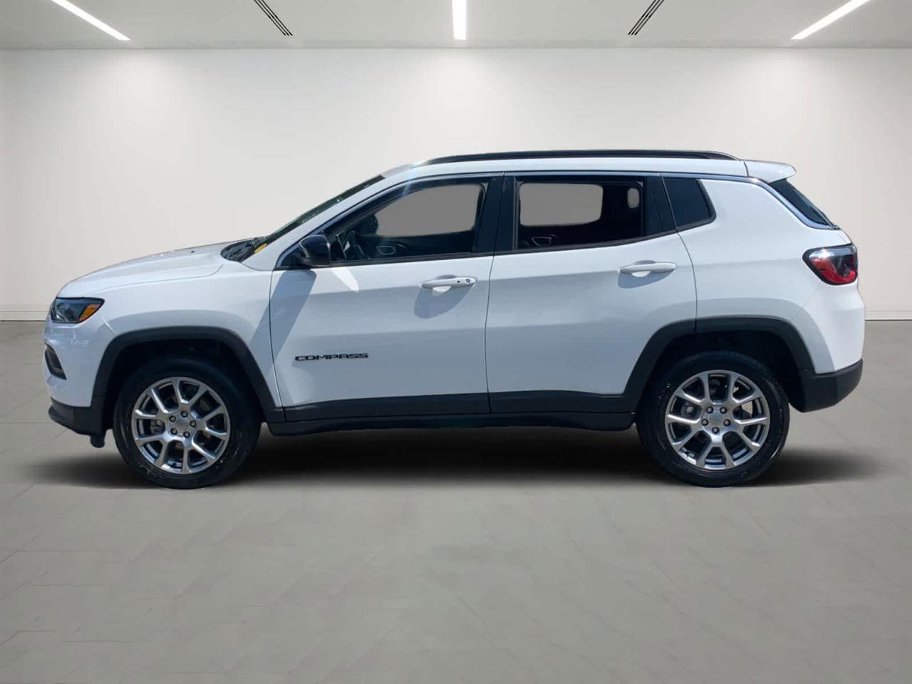 2022 Jeep Compass Latitude Lux Dartmouth MA