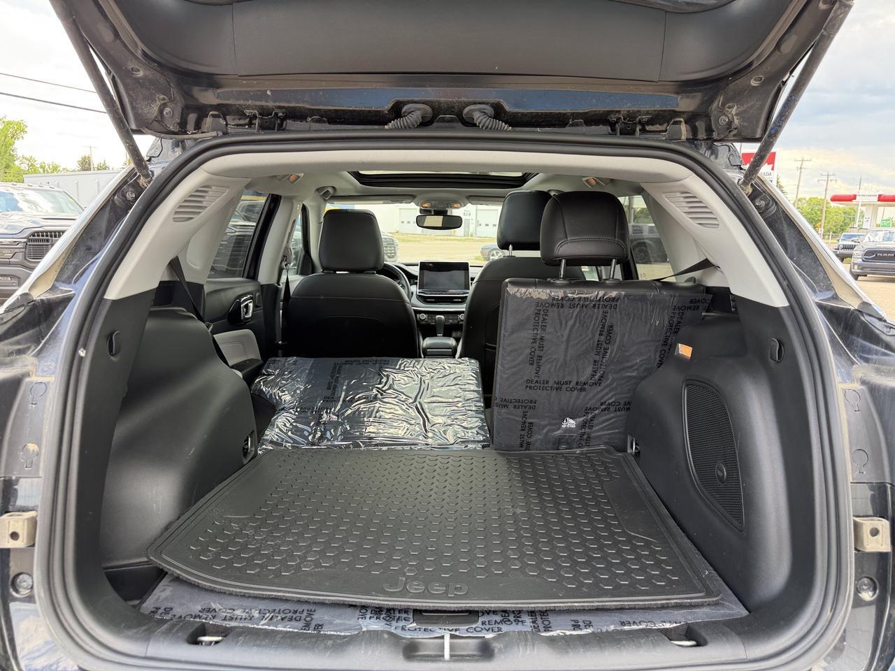 2022 Jeep Compass Limited 4x4 | Low KMs | Pano Sunroof | Alpine Audio | Heated Leather Seats | Remote Start Redwater AB