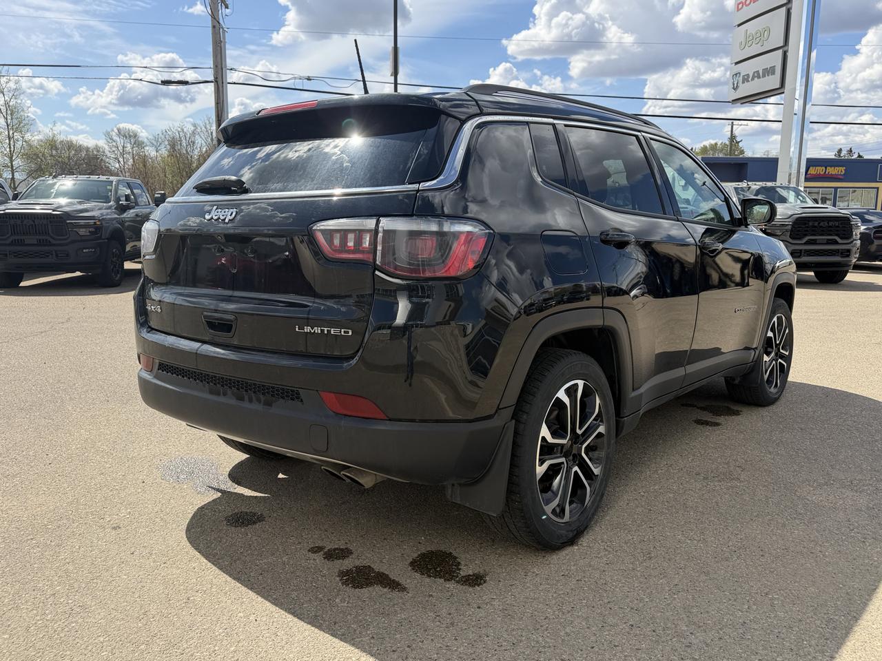 2022 Jeep Compass Limited 4x4 | Low KMs | Pano Sunroof | Alpine Audio | Heated Leather Seats | Remote Start Redwater AB