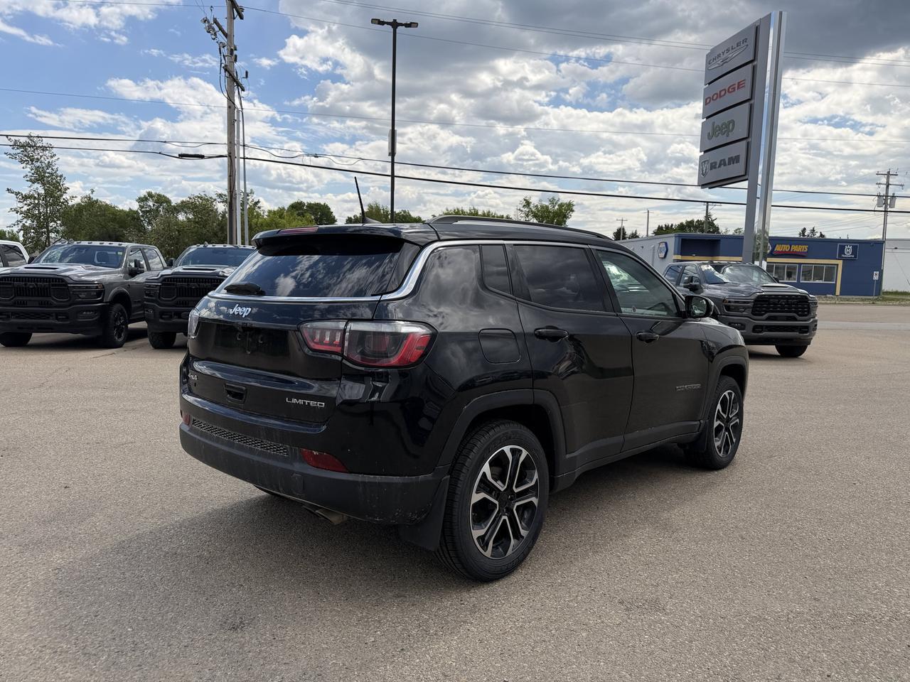 2022 Jeep Compass Limited 4x4 | Low KMs | Pano Sunroof | Alpine Audio | Heated Leather Seats | Remote Start Redwater AB