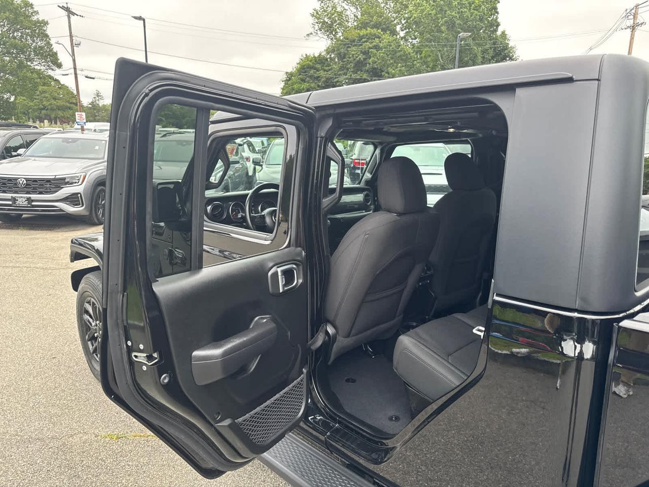 2022 Jeep Gladiator Altitude Dartmouth MA