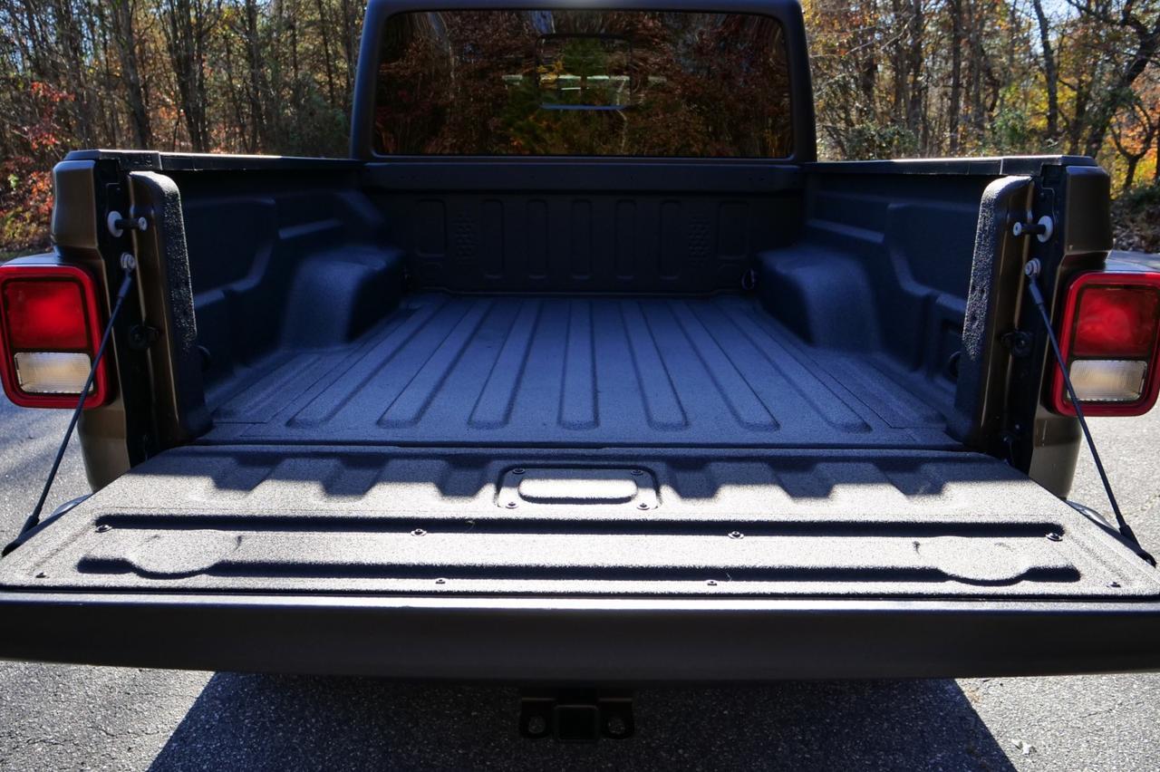 2022 Jeep Gladiator Mojave 4X4 / Wheels & Tires Upgrade / Leather Seats! Lincolnton NC