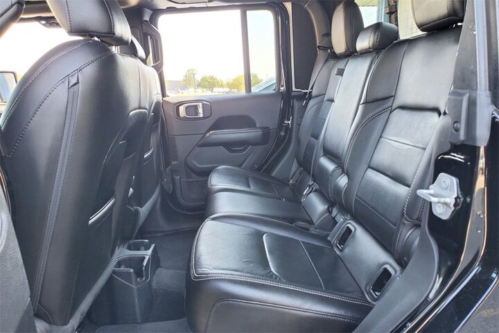 2022 Jeep Gladiator Overland  TX