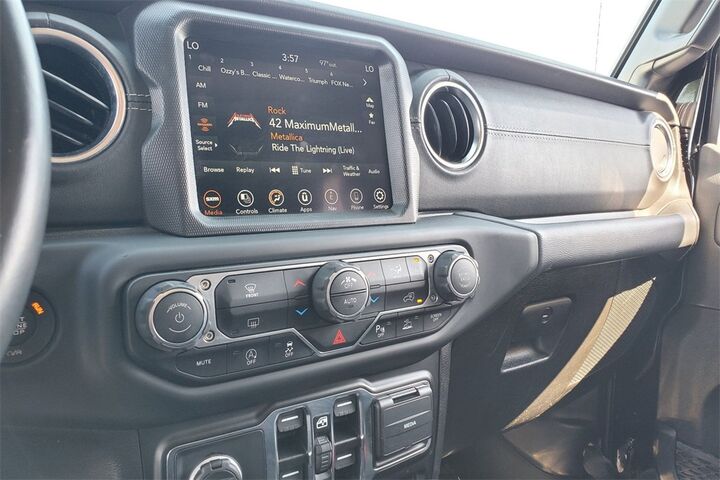 2022 Jeep Gladiator Overland  TX