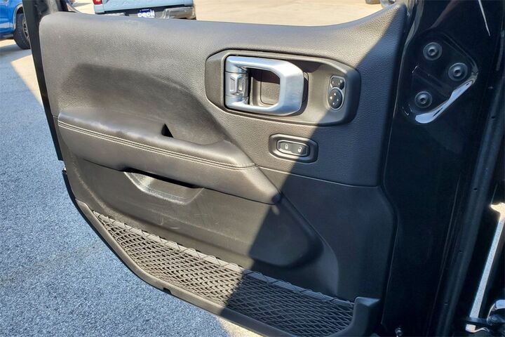 2022 Jeep Gladiator Overland  TX