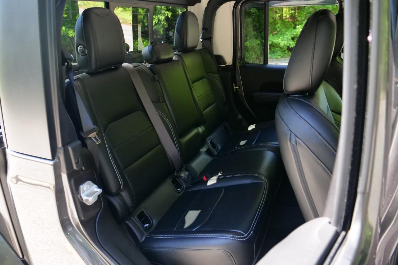 2022 Jeep Gladiator Overland 4X4 / Popular Equipment Package / Leather Seats! Lincolnton NC