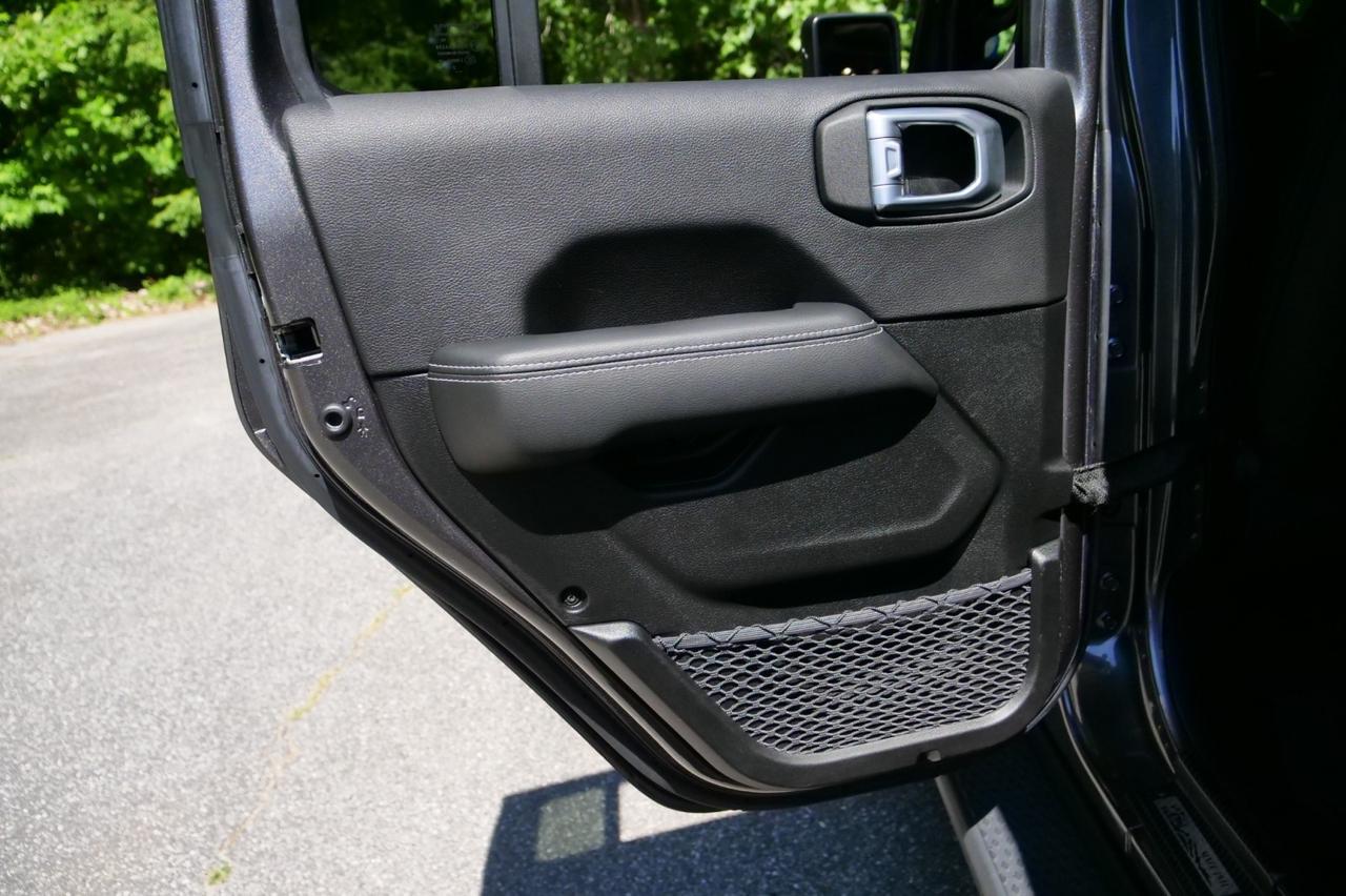 2022 Jeep Gladiator Overland 4X4 / Popular Equipment Package / Leather Seats! Lincolnton NC