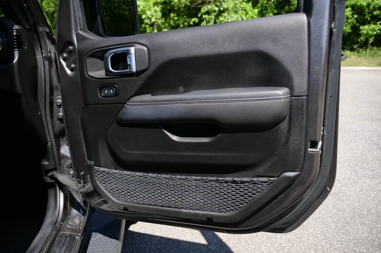 2022 Jeep Gladiator Overland 4X4 / Popular Equipment Package / Leather Seats! Lincolnton NC