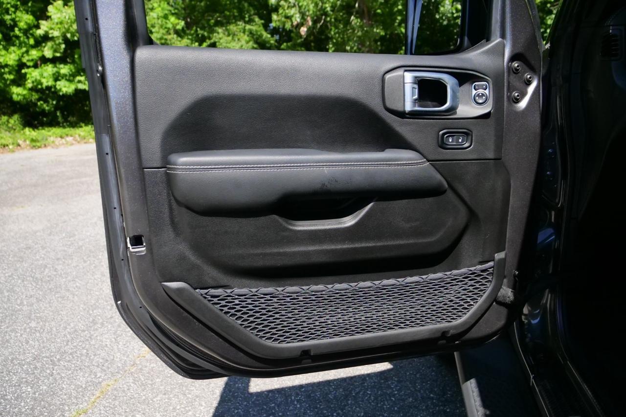 2022 Jeep Gladiator Overland 4X4 / Popular Equipment Package / Leather Seats! Lincolnton NC