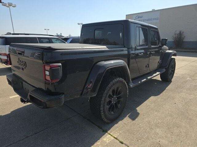 2022 Jeep Gladiator Overland