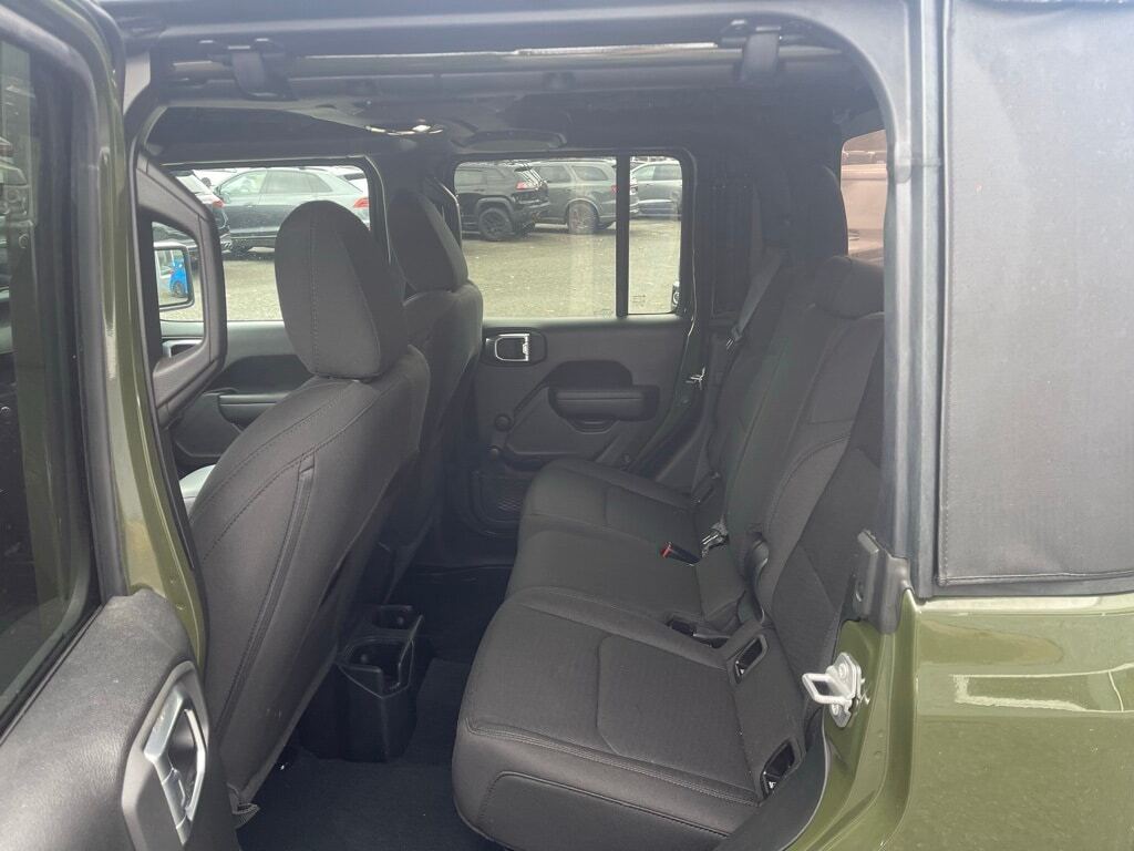 2022 Jeep Gladiator Sport Orange MA