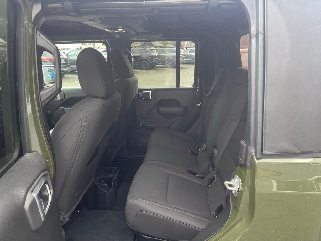 2022 Jeep Gladiator Sport Orange MA