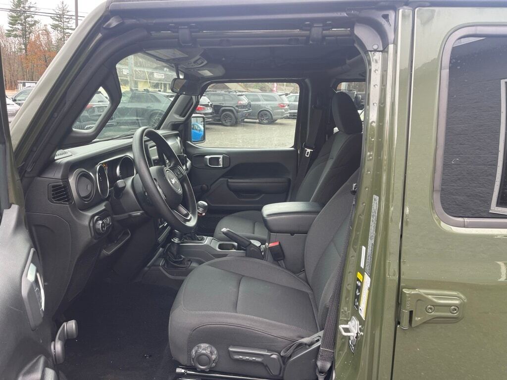 2022 Jeep Gladiator Sport Orange MA