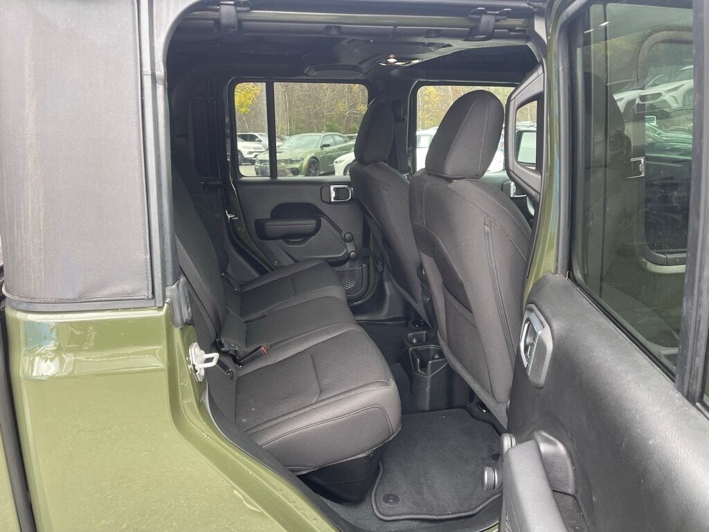 2022 Jeep Gladiator Sport Orange MA