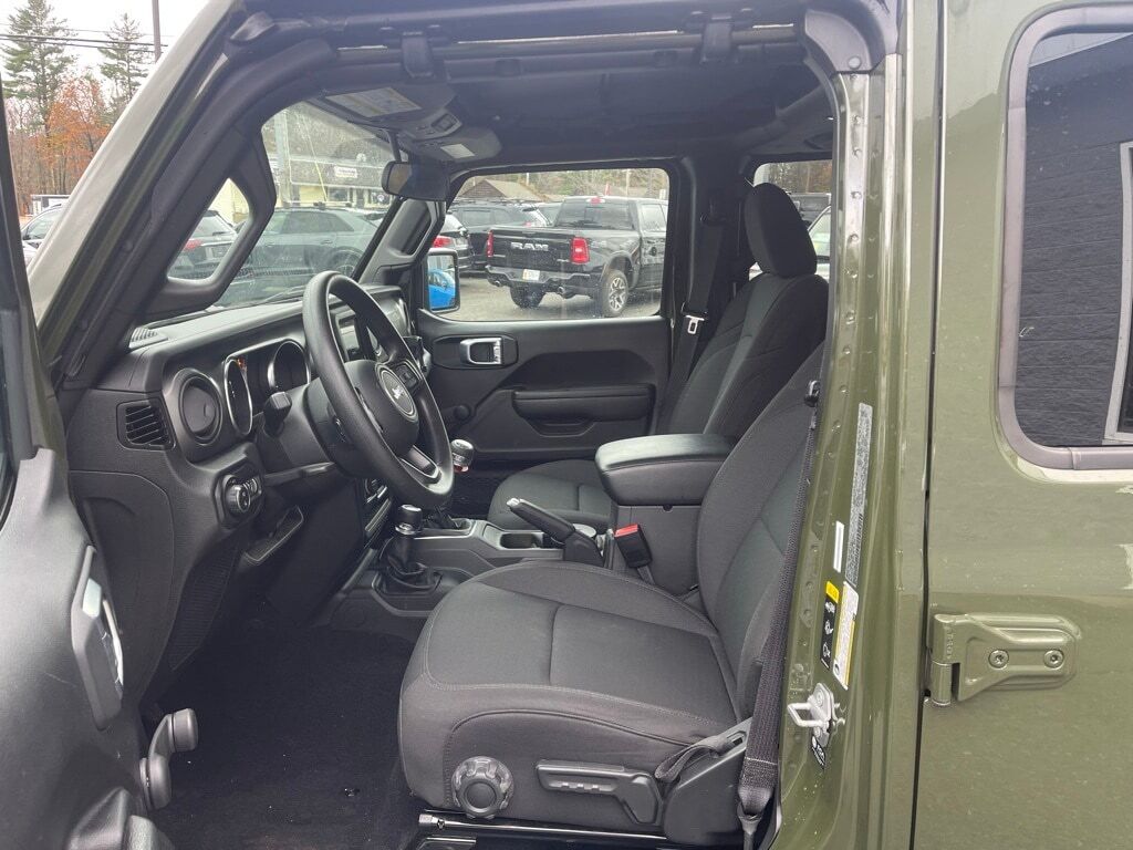 2022 Jeep Gladiator Sport Orange MA