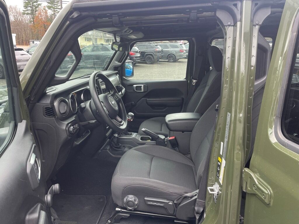 2022 Jeep Gladiator Sport Orange MA