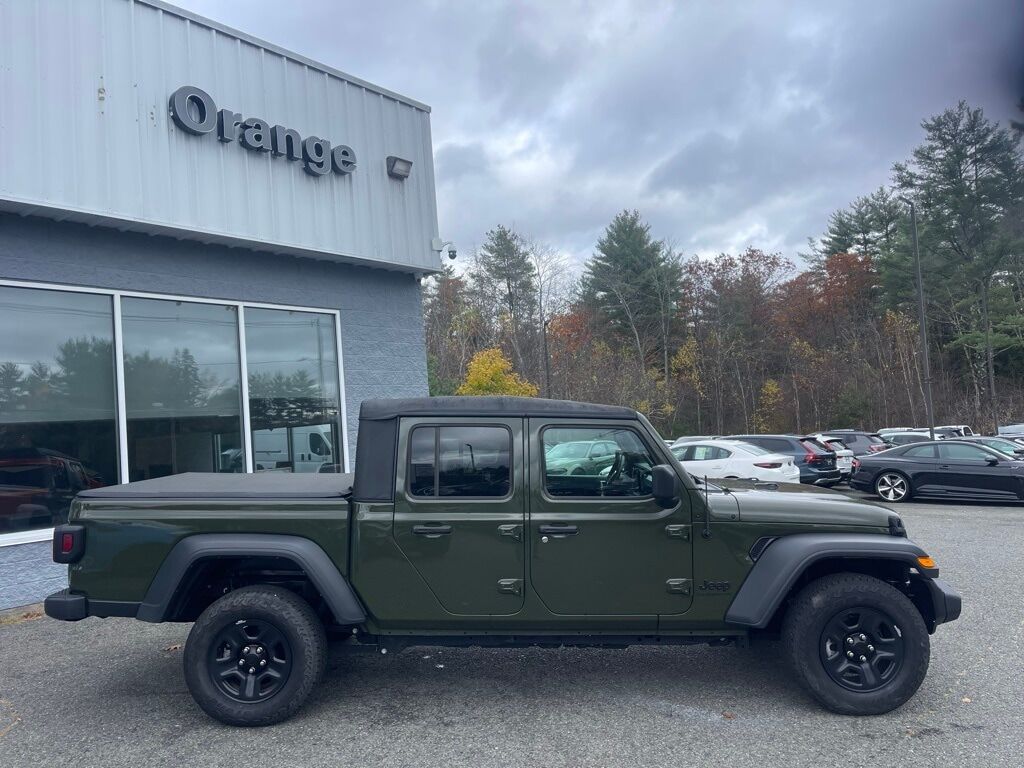 2022 Jeep Gladiator Sport Orange MA