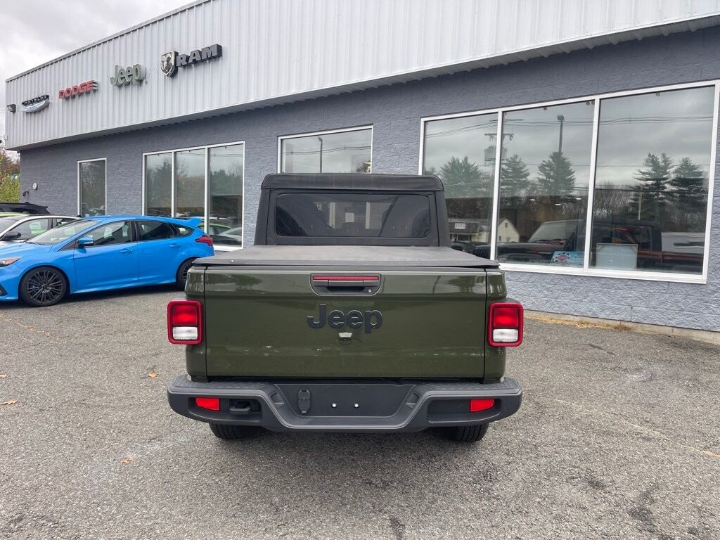 2022 Jeep Gladiator Sport Orange MA