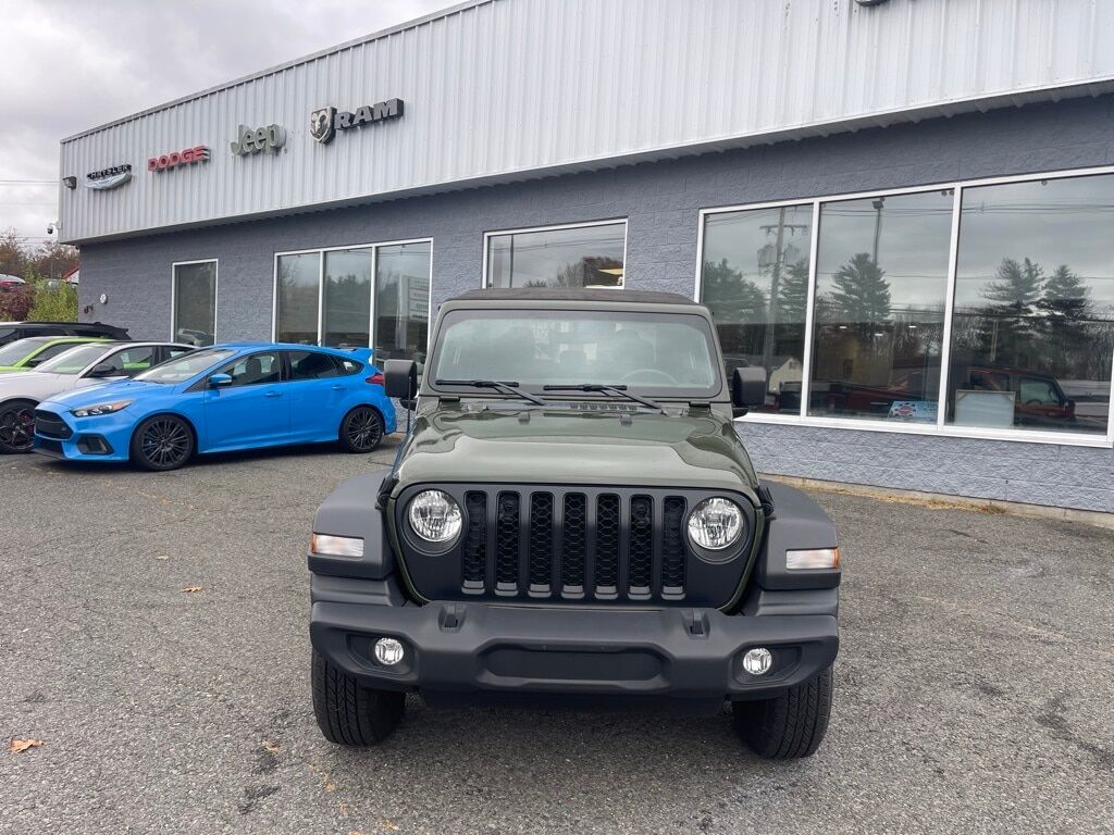 2022 Jeep Gladiator Sport Orange MA