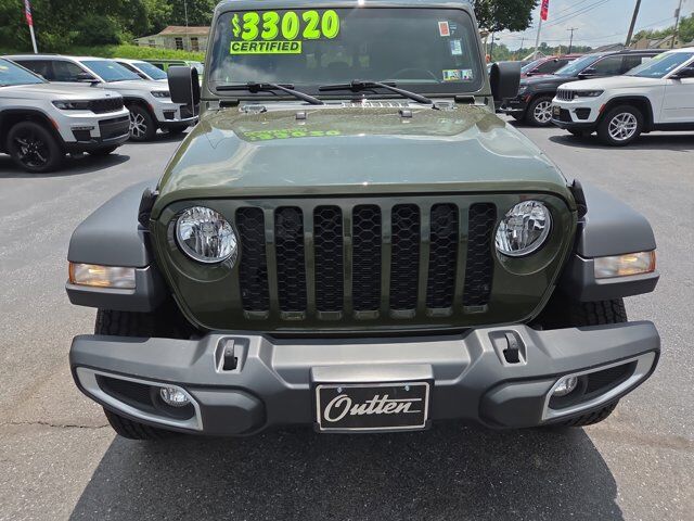 2022 Jeep Gladiator Sport S HAMBURG PA