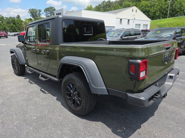 2022 Jeep Gladiator Sport S HAMBURG PA