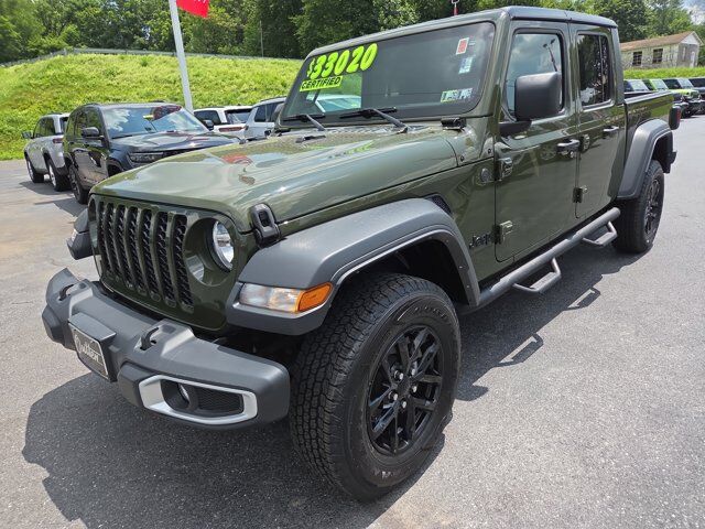 2022 Jeep Gladiator Sport S HAMBURG PA