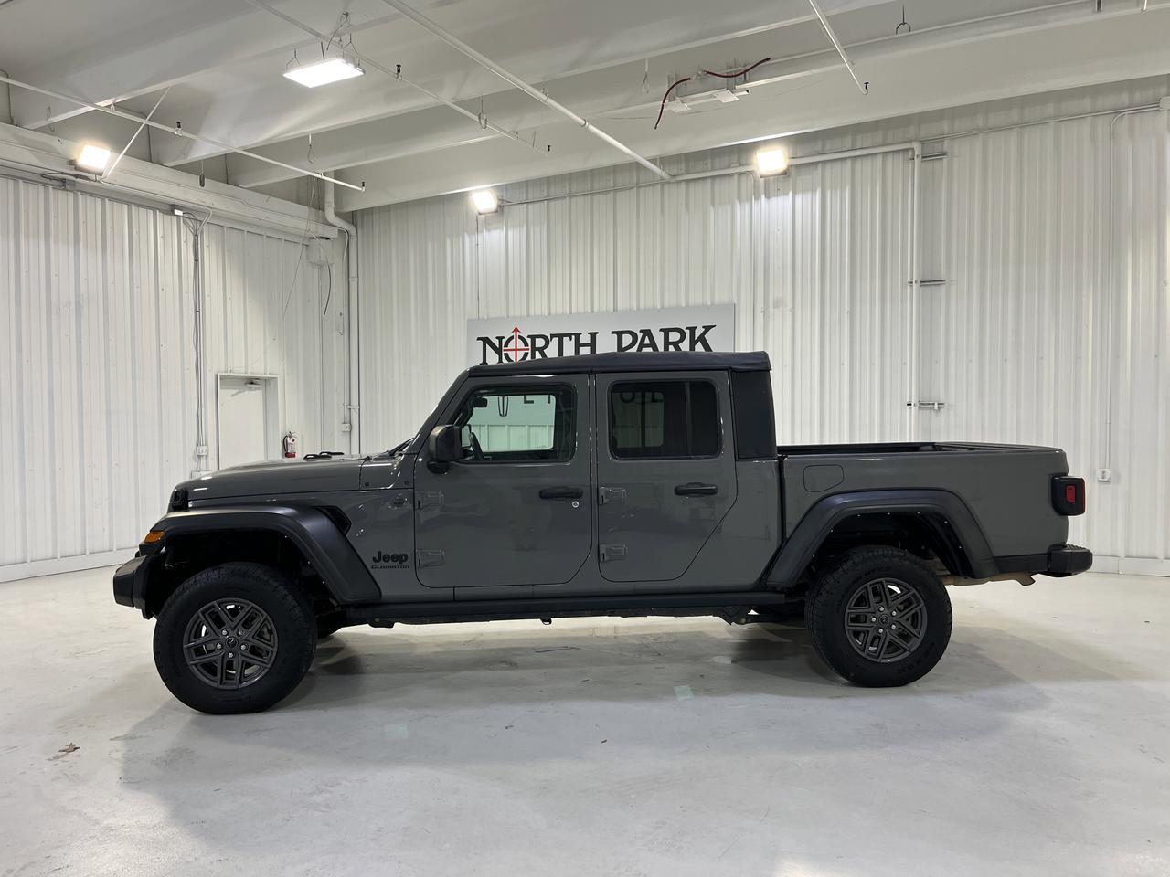 2022 Jeep Gladiator Sport