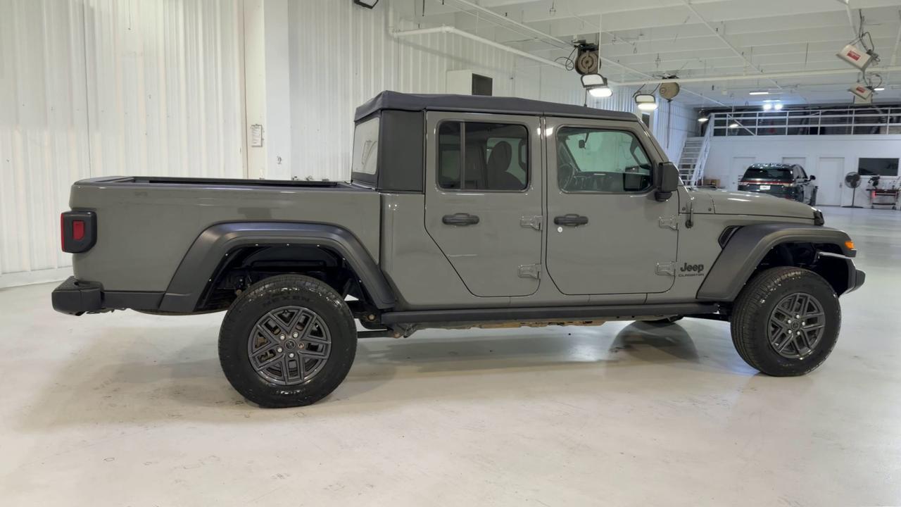 2022 Jeep Gladiator Sport