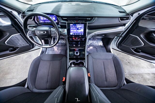 2022 Jeep Grand Cherokee 4x4 Laredo Roof BCam Red Deer AB