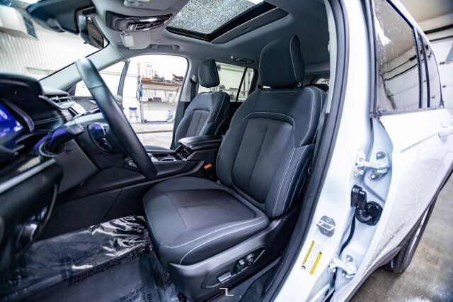 2022 Jeep Grand Cherokee 4x4 Laredo Roof BCam Red Deer AB