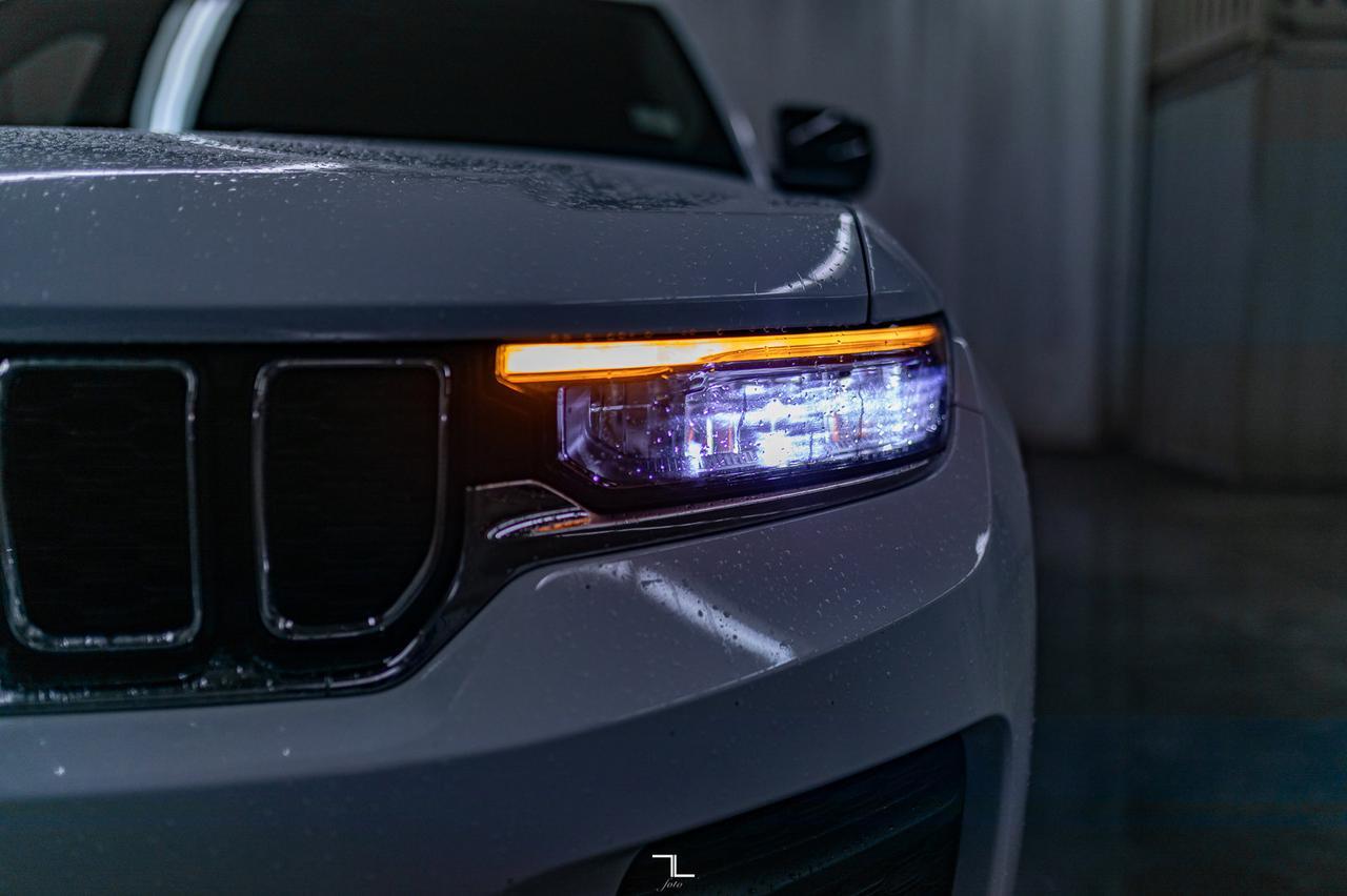 2022 Jeep Grand Cherokee 4x4 Laredo Roof BCam Red Deer AB