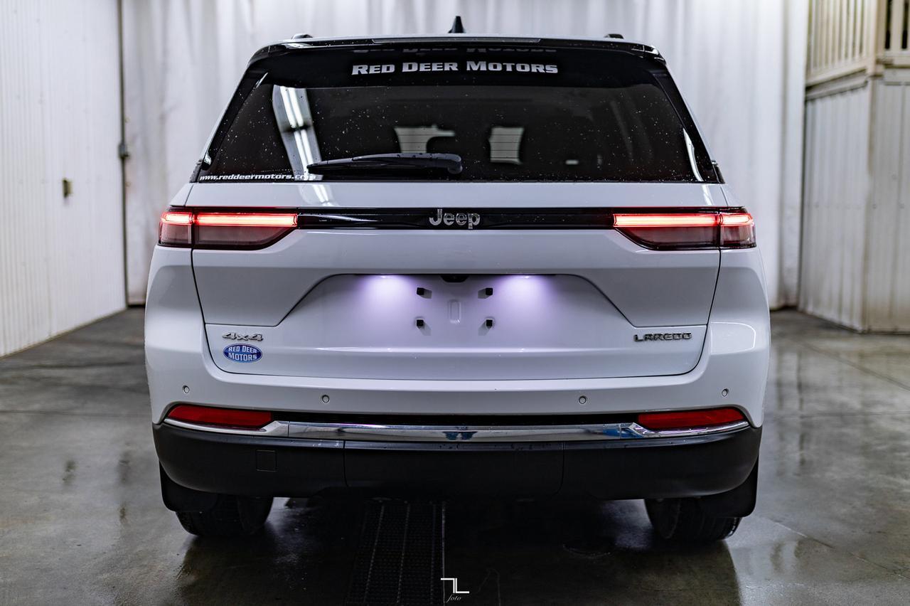 2022 Jeep Grand Cherokee 4x4 Laredo Roof BCam Red Deer AB
