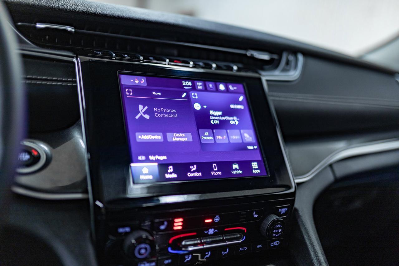 2022 Jeep Grand Cherokee 4x4 Laredo Roof BCam Red Deer AB