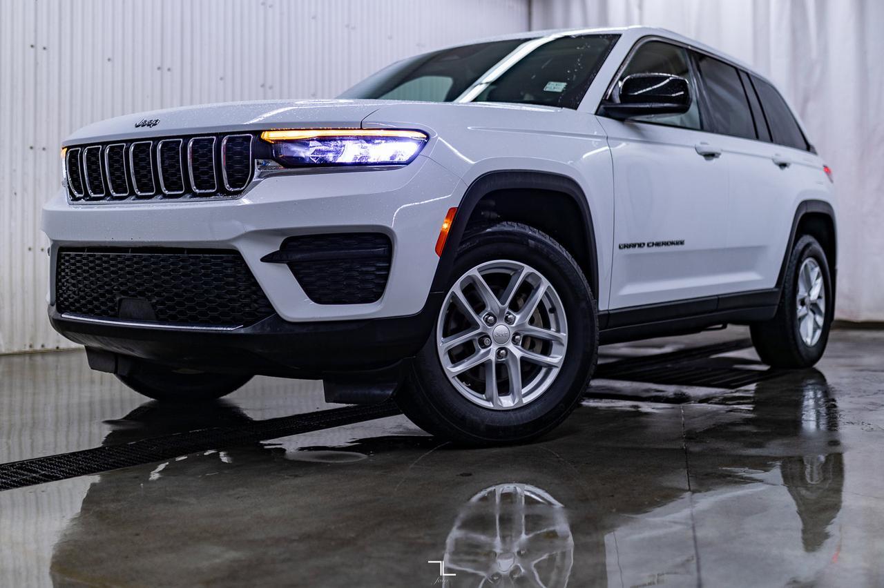 2022 Jeep Grand Cherokee 4x4 Laredo Roof BCam Red Deer AB
