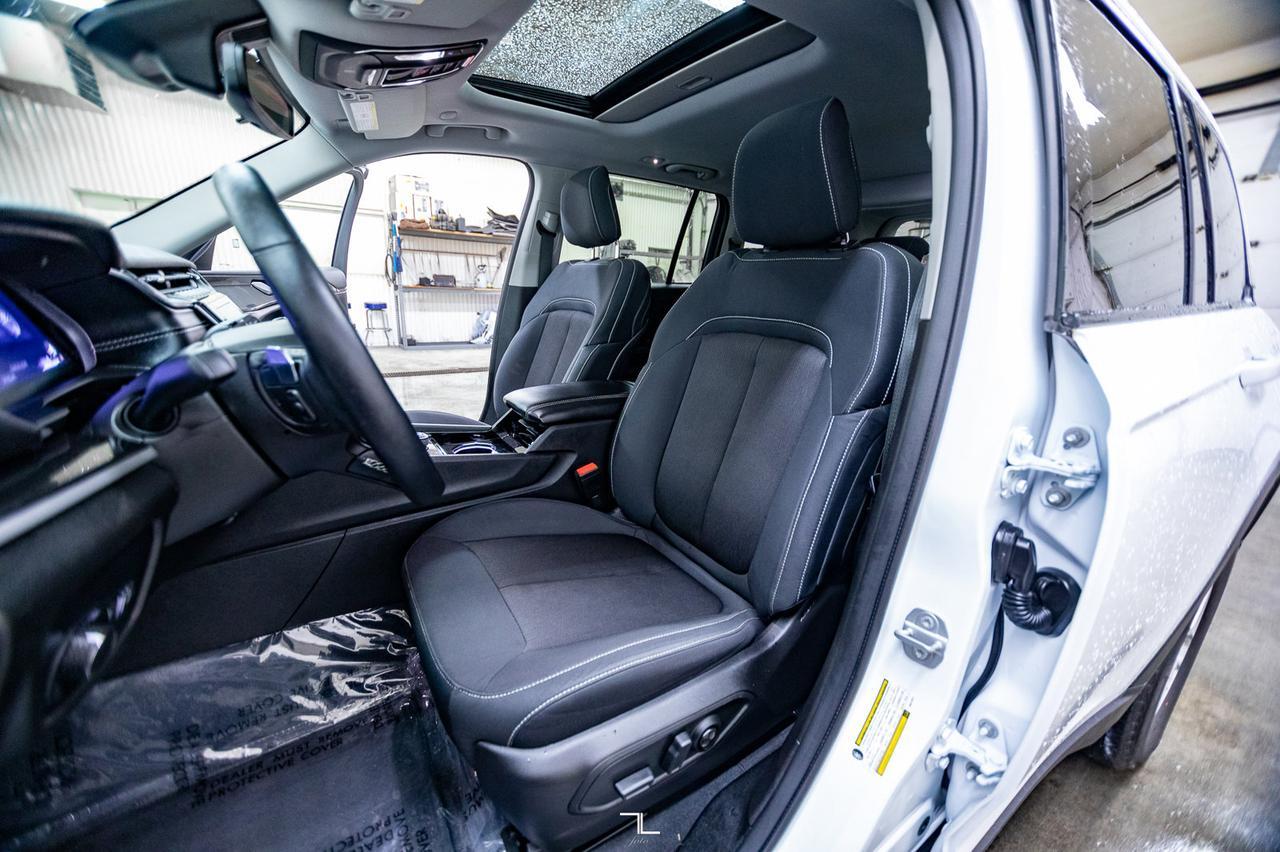 2022 Jeep Grand Cherokee 4x4 Laredo Roof BCam Red Deer AB