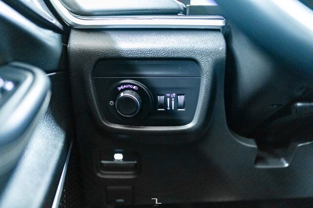 2022 Jeep Grand Cherokee 4x4 Laredo Roof BCam Red Deer AB