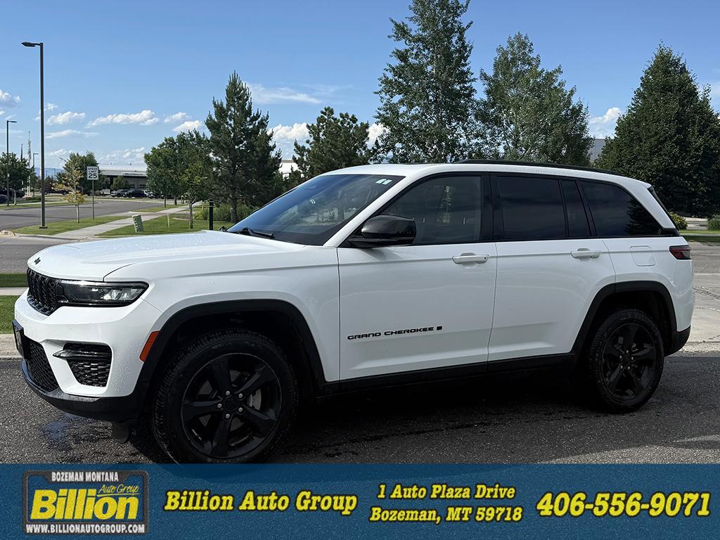 2022 Jeep Grand Cherokee Altitude Gasoline