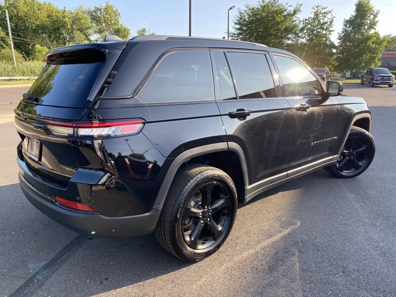 2022 Jeep Grand Cherokee Altitude Bristol  PA