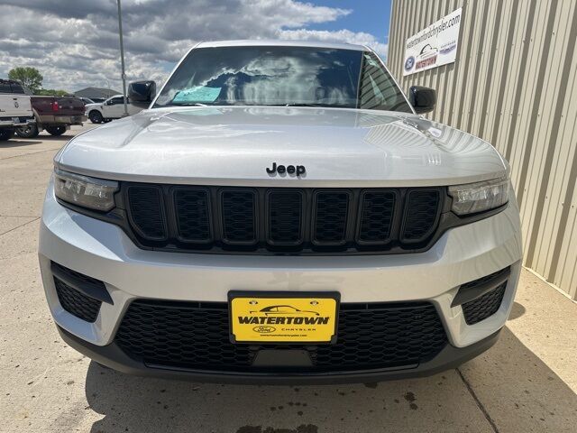 2022 Jeep Grand Cherokee Altitude Watertown SD