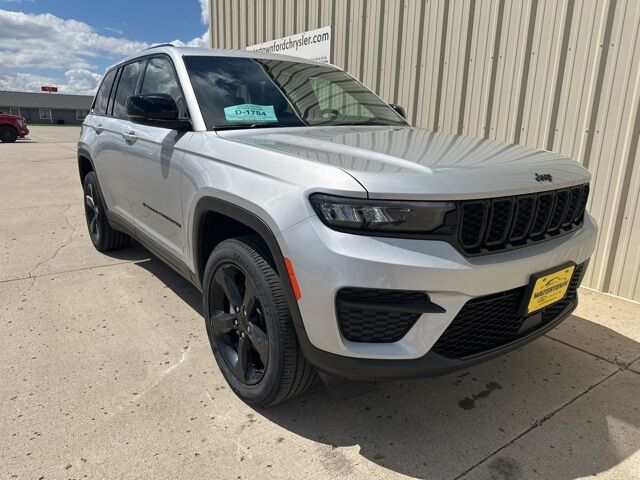 2022 Jeep Grand Cherokee Altitude Watertown SD