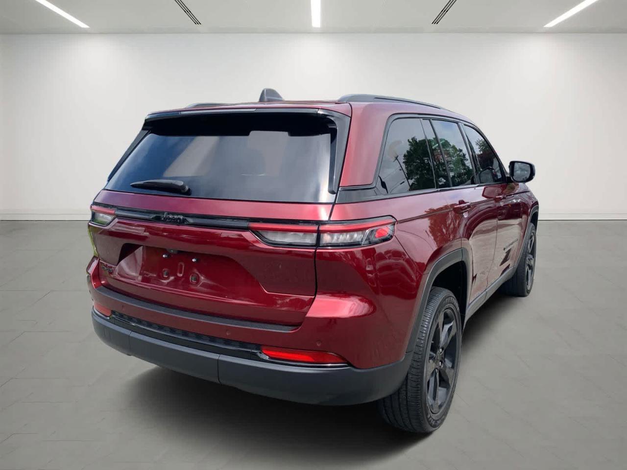 2022 Jeep Grand Cherokee Altitude Dartmouth MA