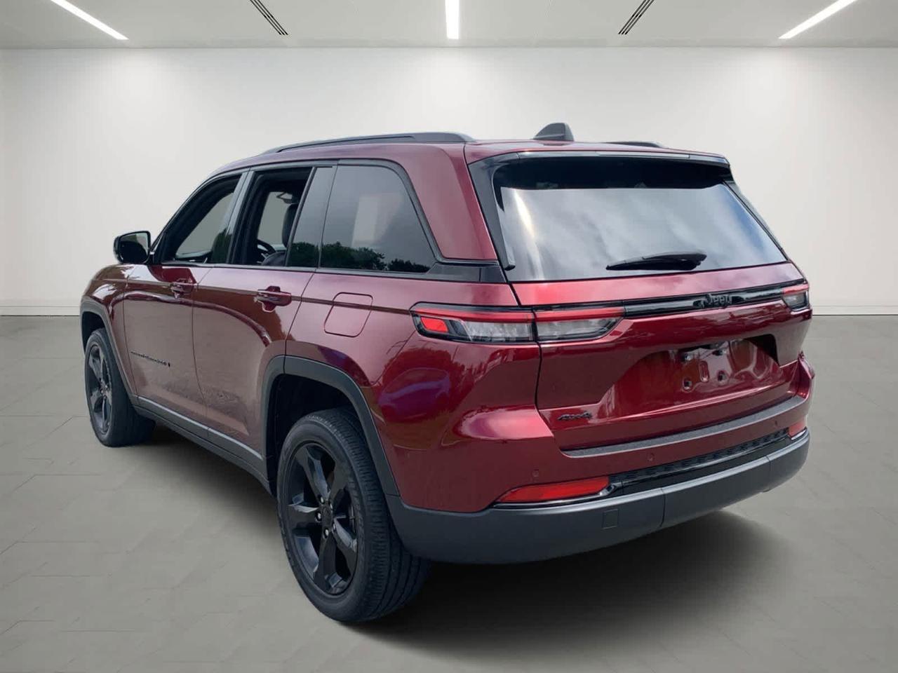 2022 Jeep Grand Cherokee Altitude Dartmouth MA