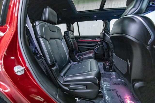 2022 Jeep Grand Cherokee L 4x4 Overland Leather Roof Nav BCam Red Deer AB