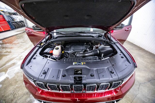 2022 Jeep Grand Cherokee L 4x4 Overland Leather Roof Nav BCam Red Deer AB