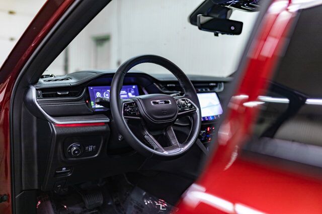 2022 Jeep Grand Cherokee L 4x4 Overland Leather Roof Nav BCam Red Deer AB