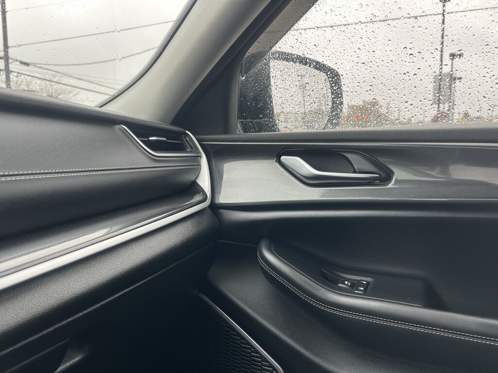 2022 Jeep Grand Cherokee L Laredo Crestwood KY